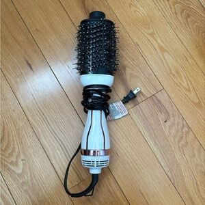 White and Black Hair Dryer Brush